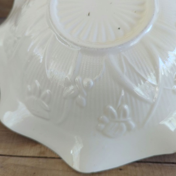 Vintage White Ceramic Bowl with Red Apples - Picture 9 of 11